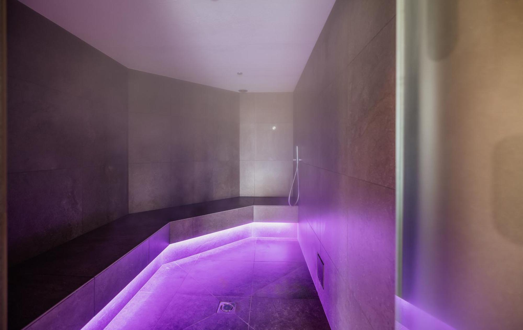 Hotel Kolping Мерано Экстерьер фото