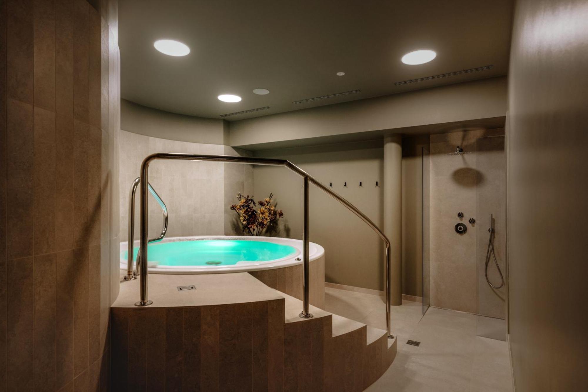 Hotel Kolping Мерано Экстерьер фото