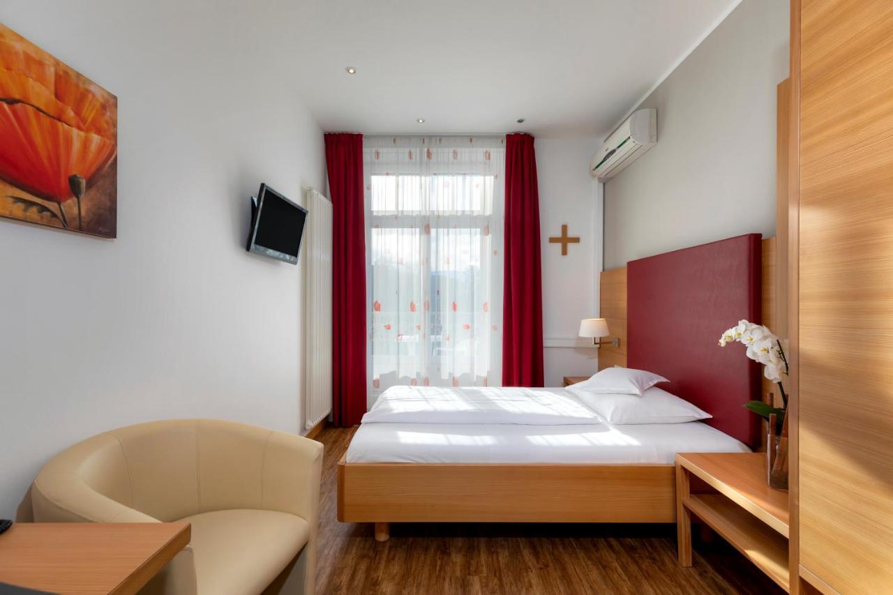 Hotel Kolping Мерано Экстерьер фото